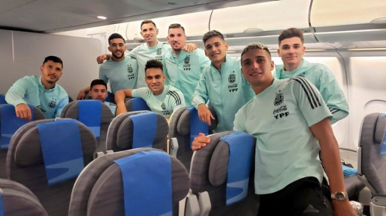 La Selección Argentina vuelve al país con cuatro deportados
