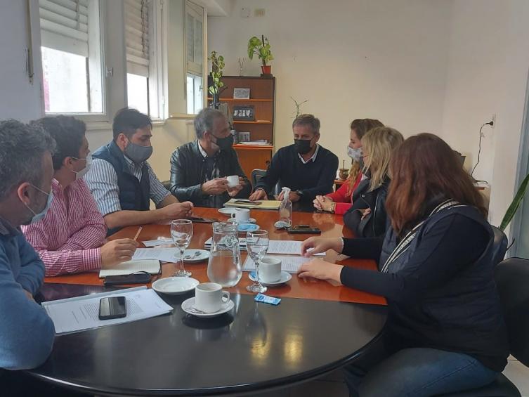 Jatón recibió a propietarios de salones de fiestas