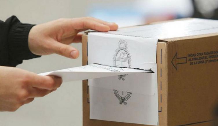 Inquietud por los sobres: ¿van pegados o se depositan abiertos en las urnas?