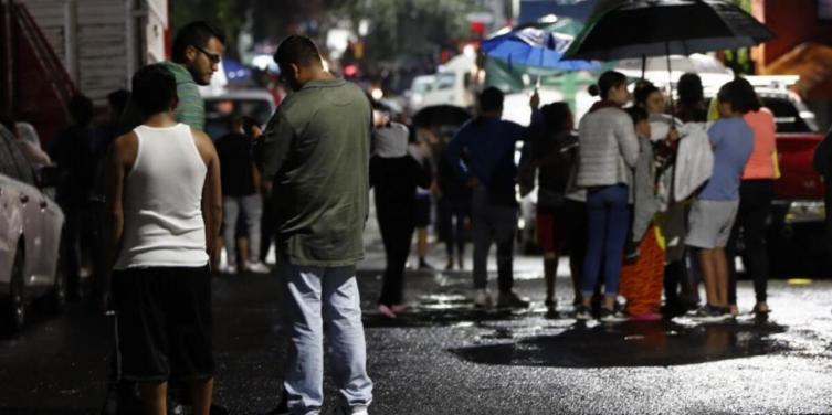 Un muerto por el fuerte sismo que sacudió al centro de México