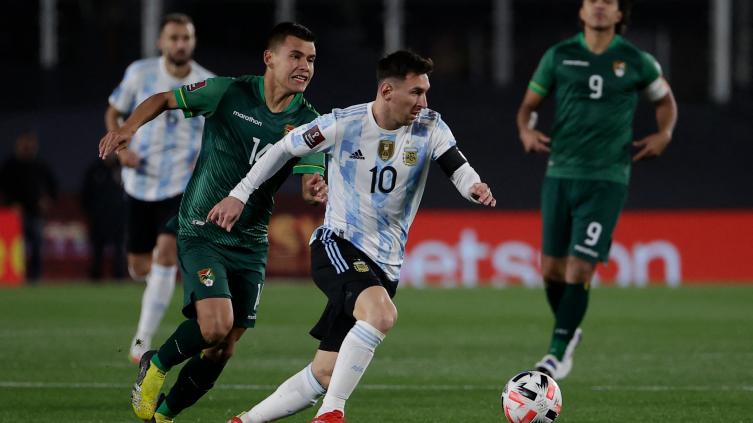 Argentina ganó con tres golazos de un Messi monumental