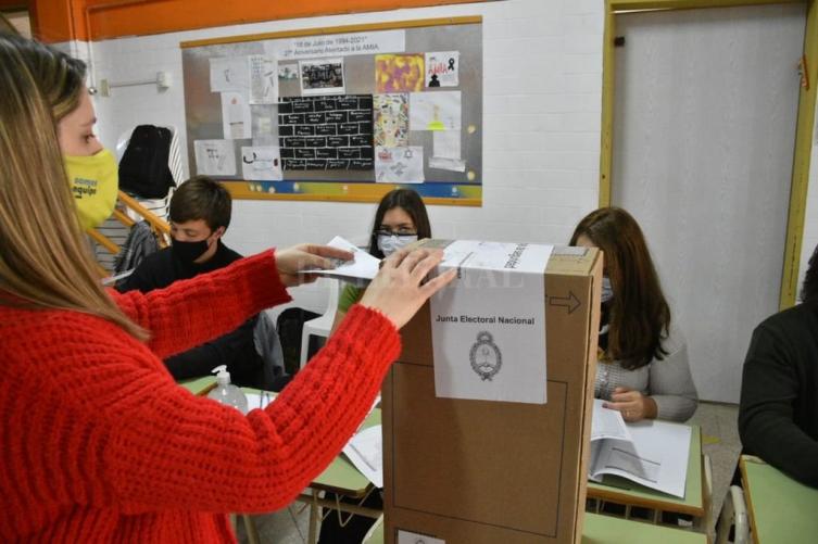 Comenzaron las PASO en Santa Fe y todo el país