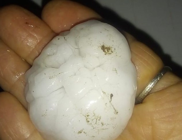 Impresionante caída de granizo en Santo Tomé y San Carlos Norte