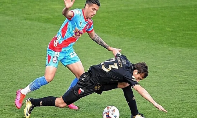 En un aburrido partido Colón y Arsenal empataron sin goles