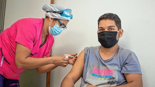Preparan la vacunación para menores sin comorbilidades