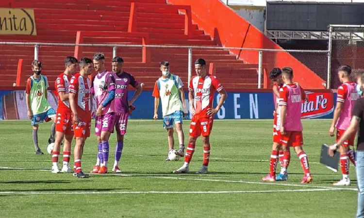 Sin patear al arco, Unión perdió ante Estudiantes 2 a 0 en el 15 de Abril