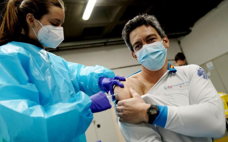 Brasil no vacunará a jóvenes entre 12 y 17 años