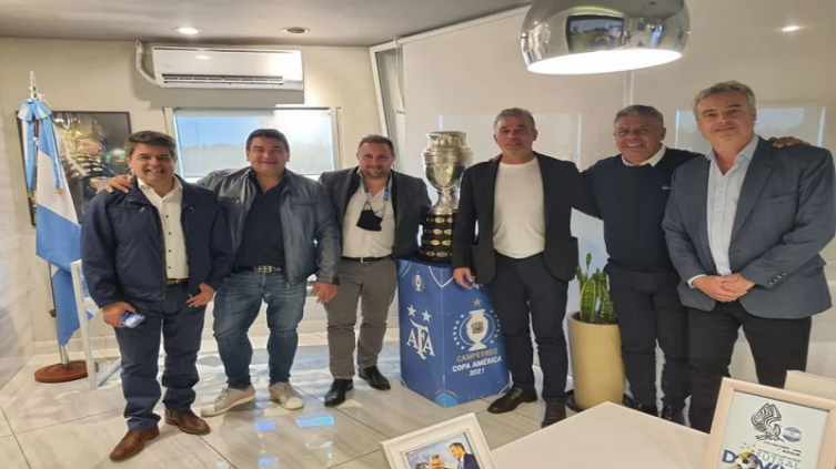 Reunión entre Tapia y autoridades de la Liga