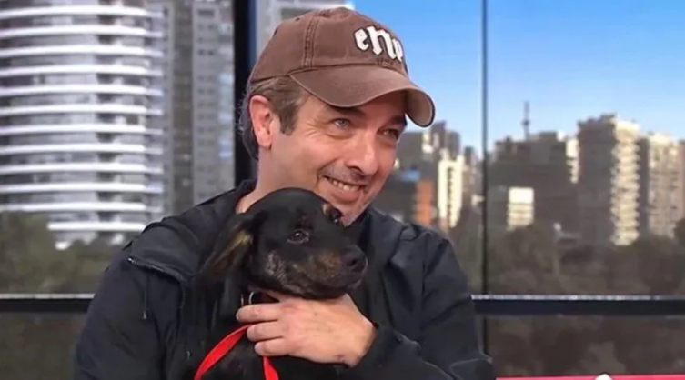 Ricardo Darín fue a la TV con un perro que encontró en la calle