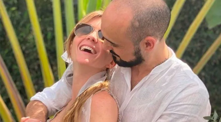 Se casaron Abel Pintos y Mora Calabrese 