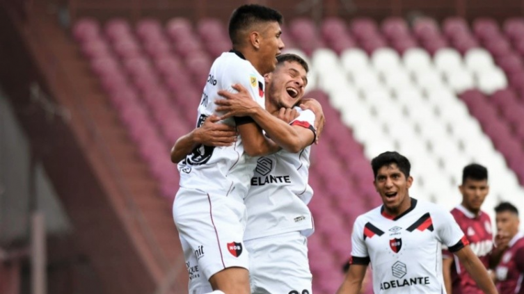 Newell's volvió al triunfo ante Lanús