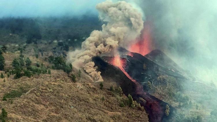 Llegan a seis mil los evacuados por la erupción del volcán Cumbre Vieja