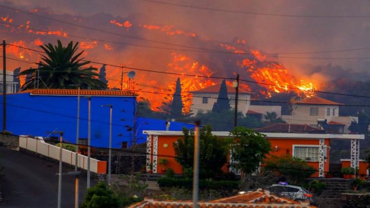 La Palma: temen que la lava del volcán llegue al mar