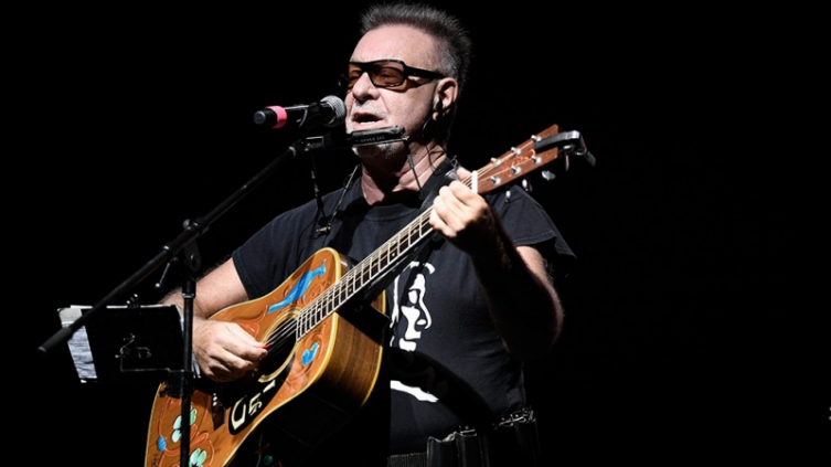 León Gieco presentó 
