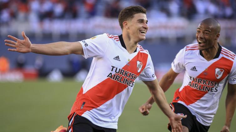 Con un doblete de Álvarez, River venció a Boca por 2 a 1