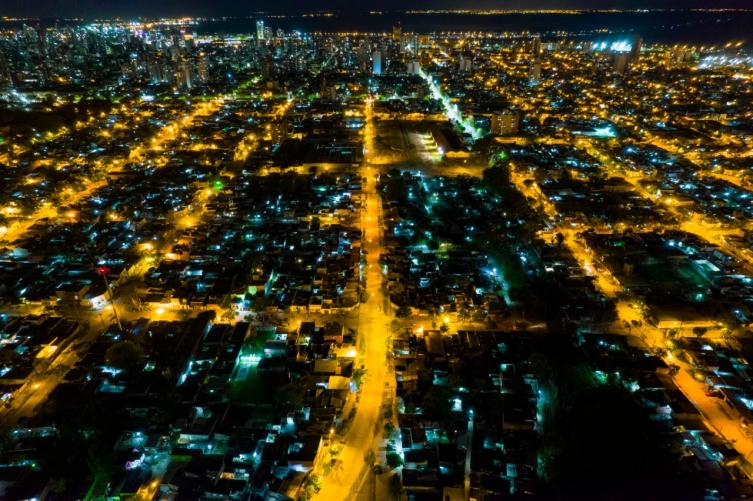 Jatón puso en marcha la obra de iluminación led para avenidas