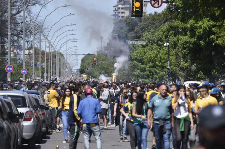 “El que no se vacunó, que ni intente ir al estadio”