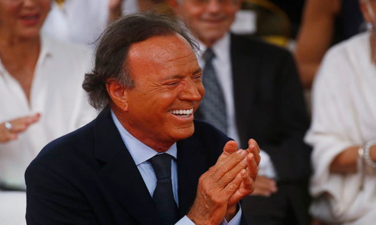 Julio Iglesias blindó con  offshore su imperio inmobiliario 