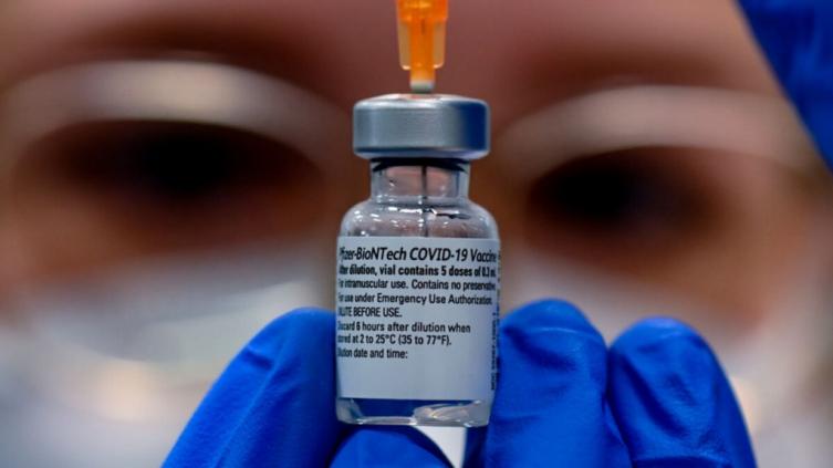 Europa: recomiendan una tercera dosis de la vacuna de BioNTech/Pfizer