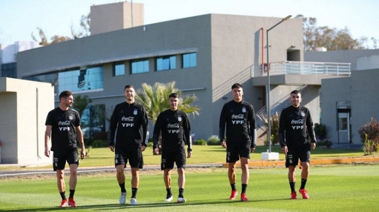 La primera práctica de la Selección Argentina completa pensando en Paraguay