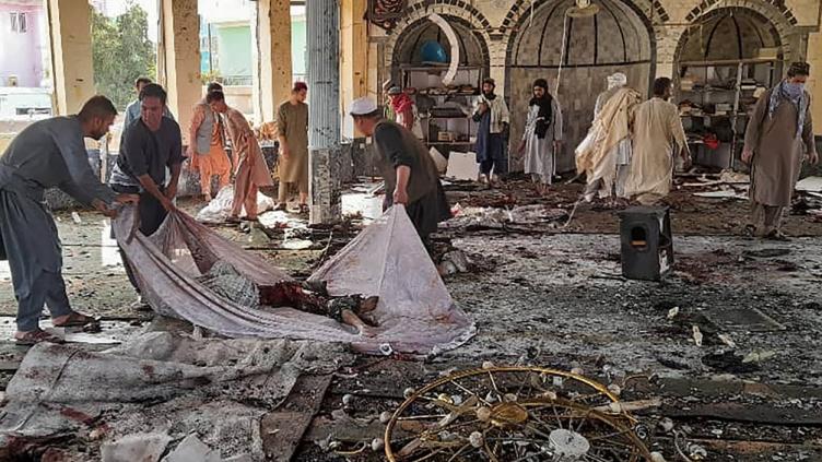 Al menos 50 muertos por un ataque explosivo en una mezquita de Afganistán