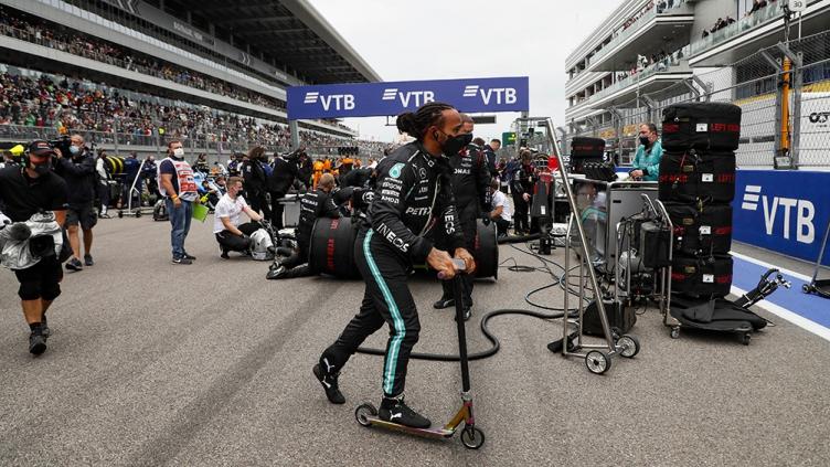 Hamilton hizo el mejor tiempo, pero Bottas largará primero