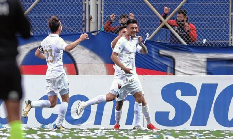 Colón volvió a la victoria, le ganó a San Lorenzo 2 a 1 en el Nuevo Gasometro