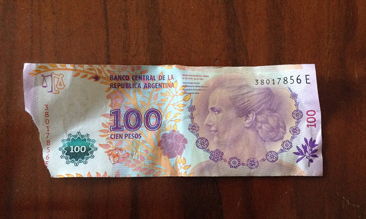 Canje gratis de billetes rotos: los requisitos del BCRA para entregar nuevos billetes