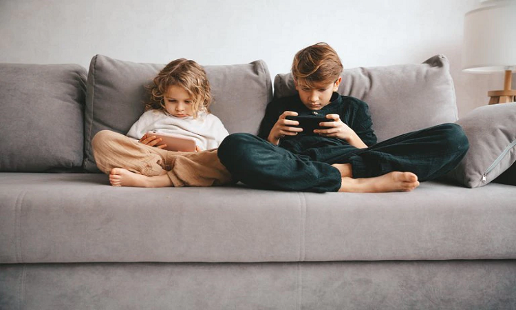 Crianza digital: la adicción al celular es similar al uso de drogas