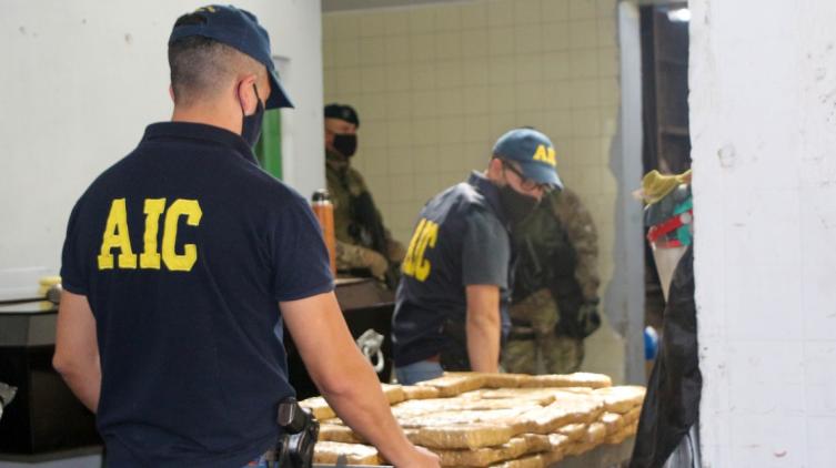 La provincia quemó más de 1.000 kilos de marihuana y cocaína