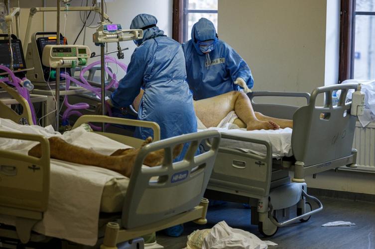 El interminable desfile de muertos de COVID en un hospital de Moscú