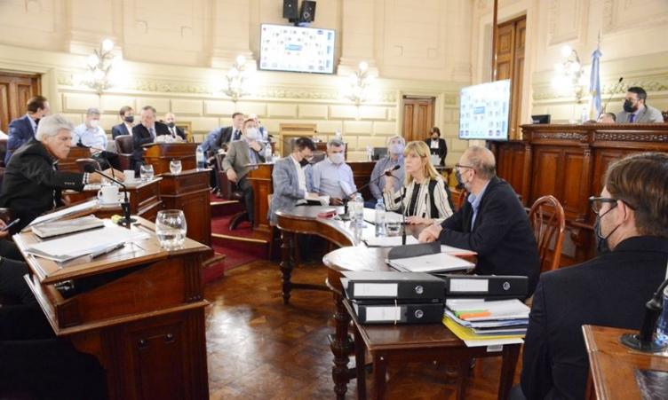 Senadores interpeló al Ministro de Gestión Pública Carlos Corach