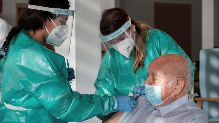 Detectan la variante AY.4.2, más contagiosa que la Delta