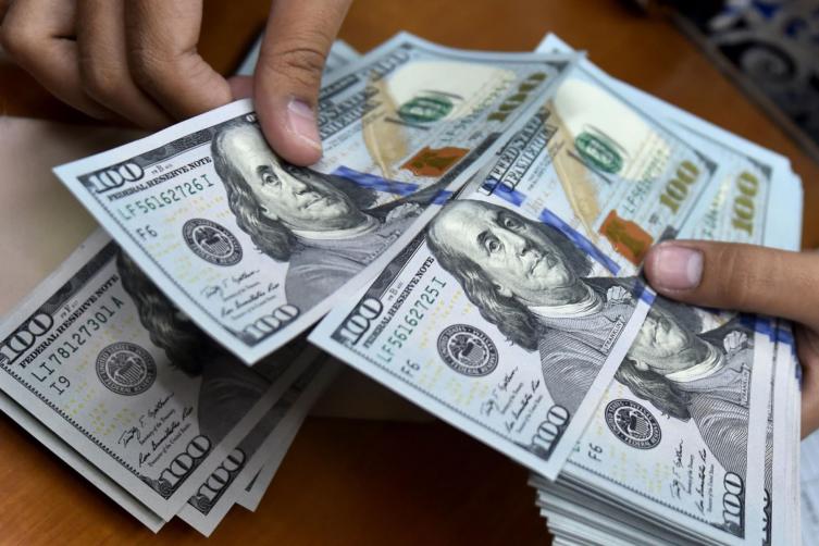 Dólar: la cotización libre trepó a los $195 y alcanzó su récord histórico