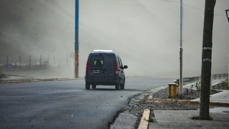 Chubut: Destrozos y cortes de ruta por los fuertes vientos