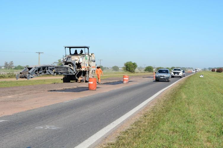 Vialidad Nacional avanza con la repavimentación de la autopista Rosario-Córdoba