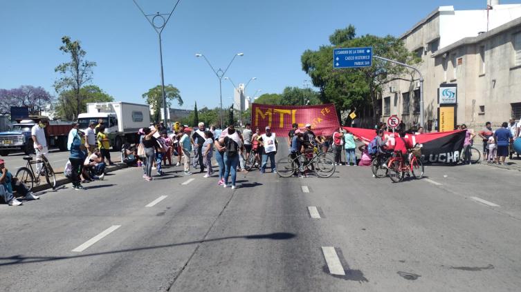 Una protesta del MPL provoca un caos en Av. 27 de febrero