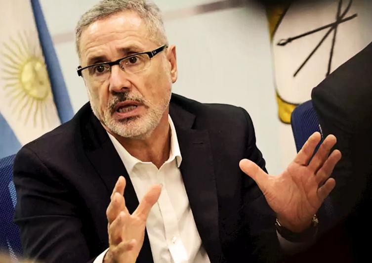 “Hay actores de la legislatura que si no son mafiosos se parecen mucho”