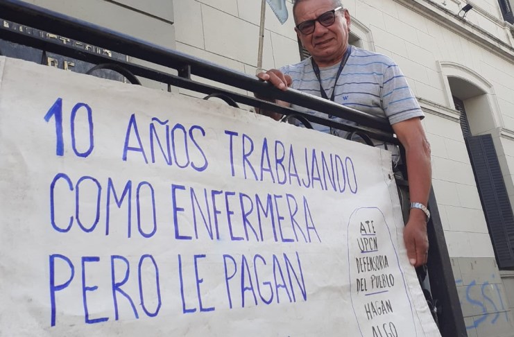 Trabaja como enfermera hace 10 años, pero le pagan como mucama