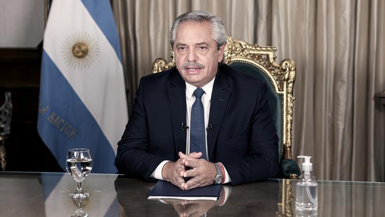 Alberto Fernández firmó el decreto para relevar a Macri del secreto