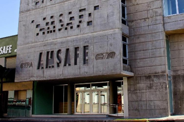 Los docentes votan si la aceptan la oferta del Gobierno