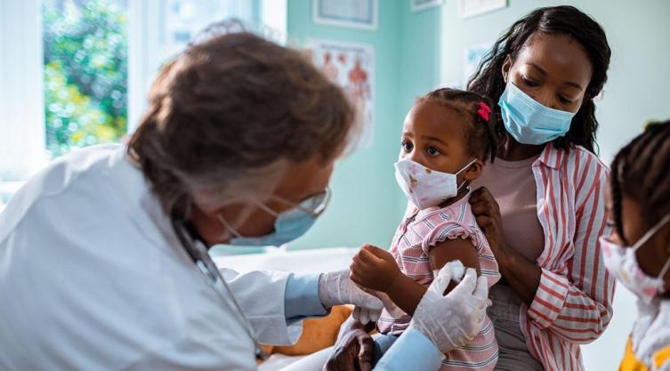 Estados Unidos comenzó a vacunar a de niños de entre 5 y 11 años