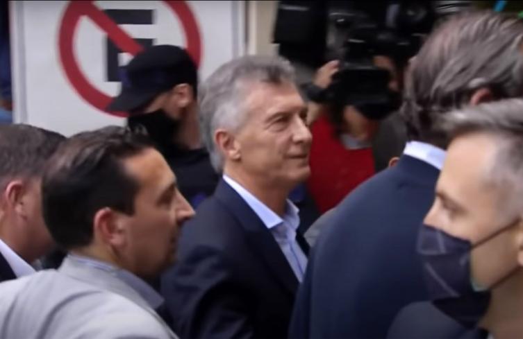 Macri presentó un escrito, no respondió y su abogado acusó al gobierno