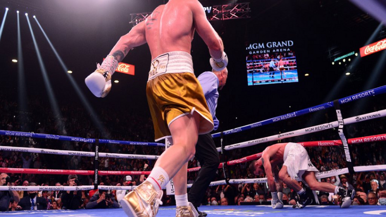 Canelo Álvarez logró unificar los cuatro títulos y se volvió el rey de las 168 libras