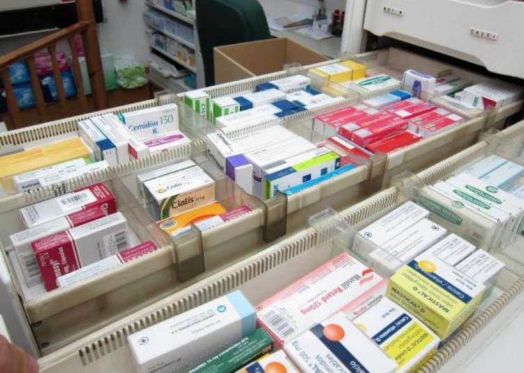 Laboratorios aceptan congelar los precios de los medicamentos 