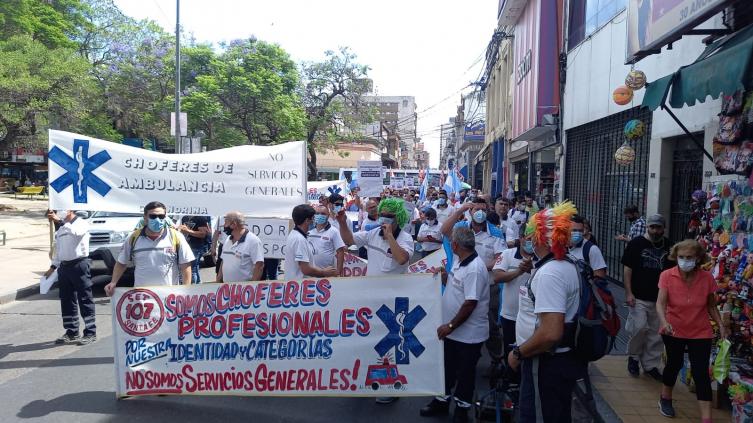 Choferes del 107 se manifestaron en el centro santafesino