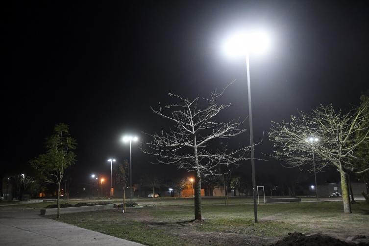 Trabajos de iluminación y bacheo para este jueves