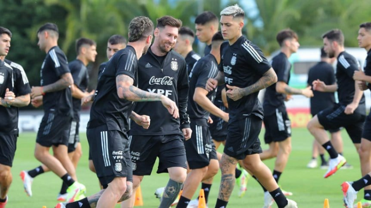 Entrenó la Selección Argentina con Messi 