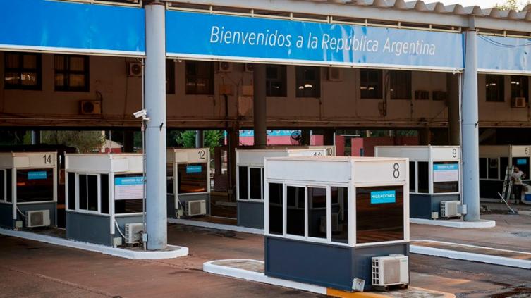 El Gobierno flexibilizó los requisitos para el ingreso al país