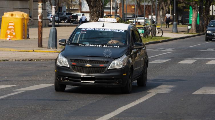 Los taxistas de la ciudad solicitaron un incremento en la tarifa del servicio